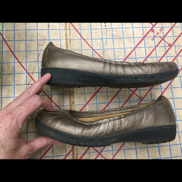 Clark’s Unstructured metallic flats size 8.5 - Picture 6 of 7